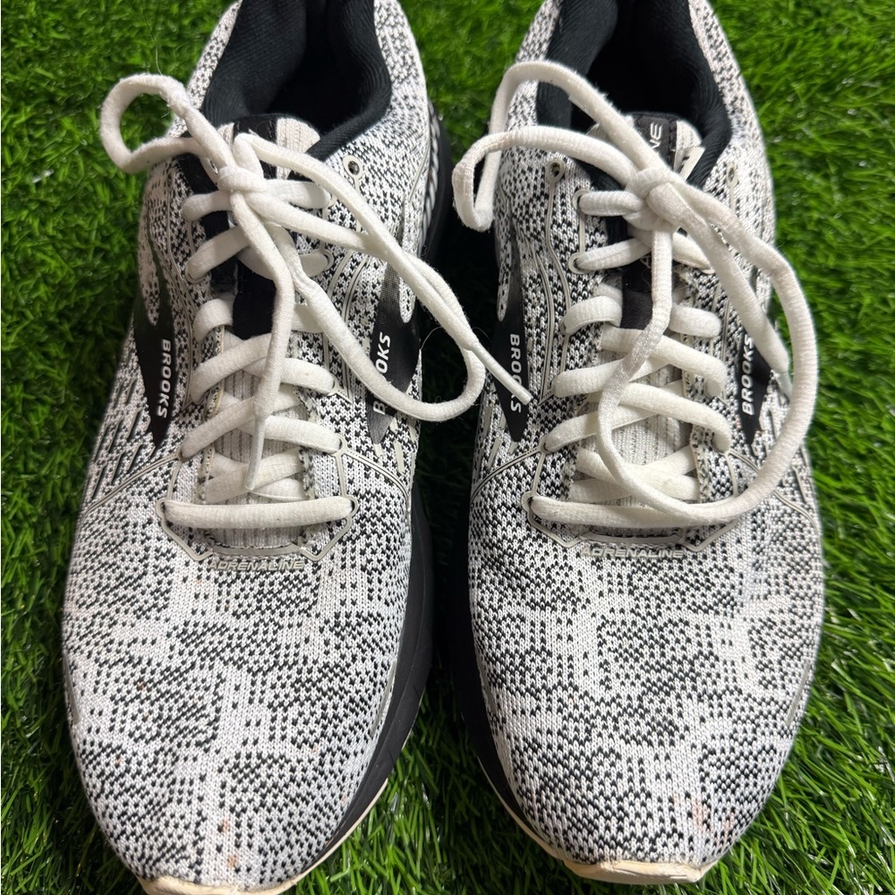 Brooks Adrenaline 21 Women's Black and White Knit Sneakers Size 9 see pictures